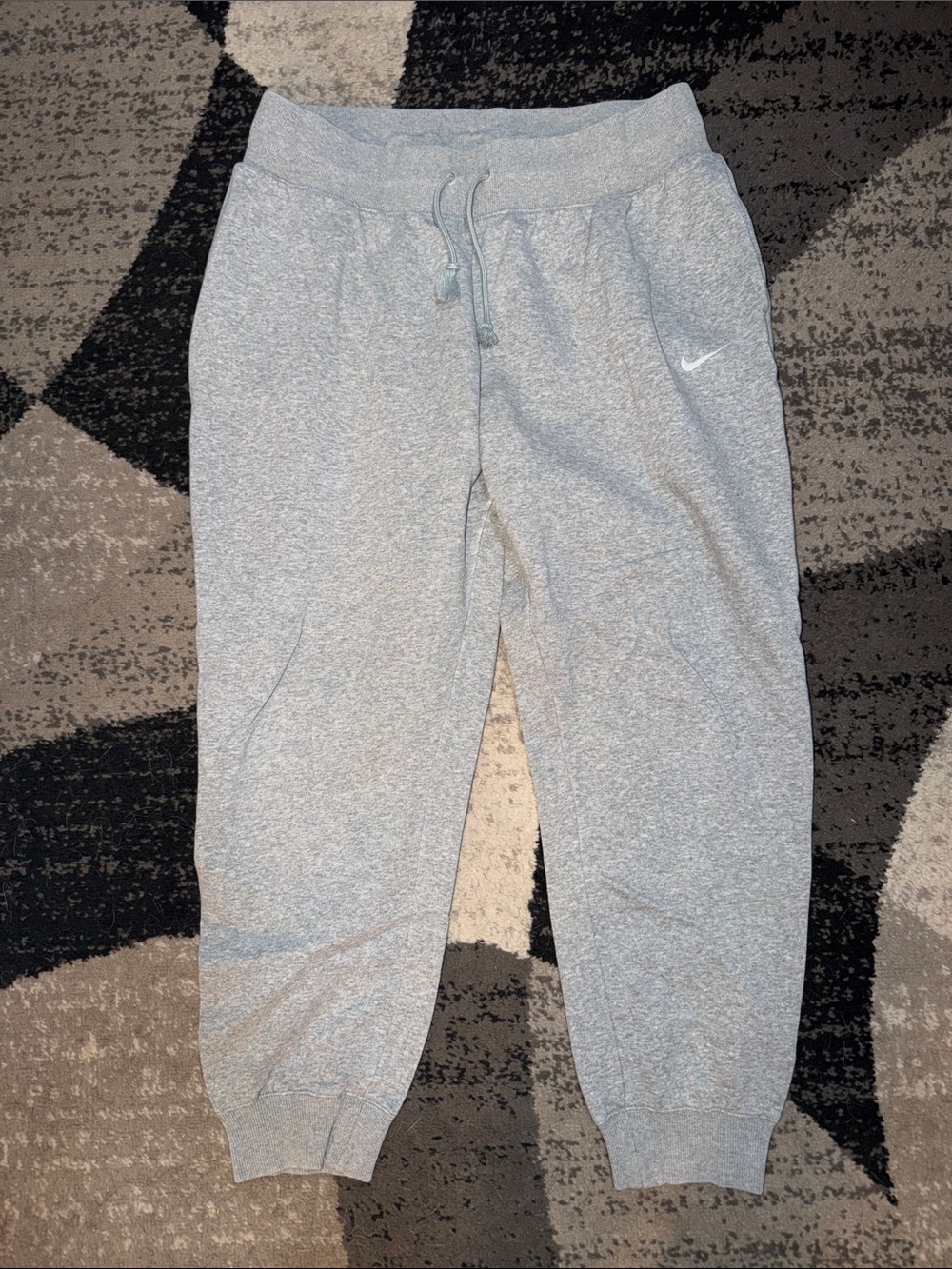 Nike Women’s Light Gray Heather Jogger Sweatpants
